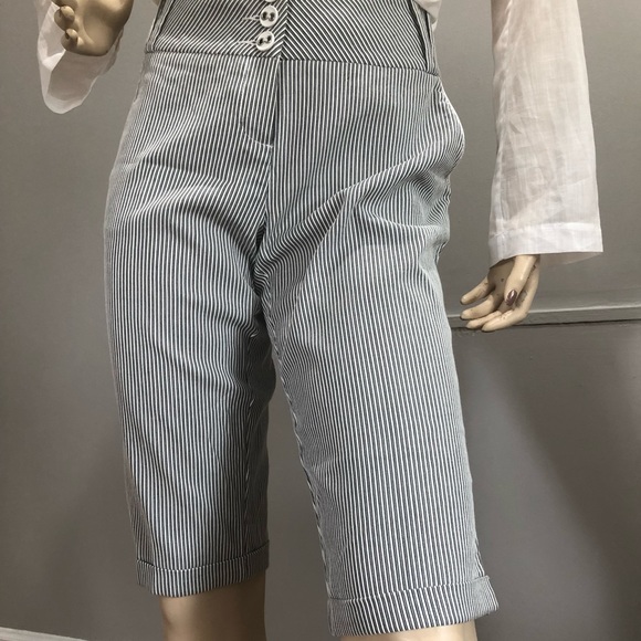 NWT.Bebe Loop Extended ShortColor Black White . Size 10